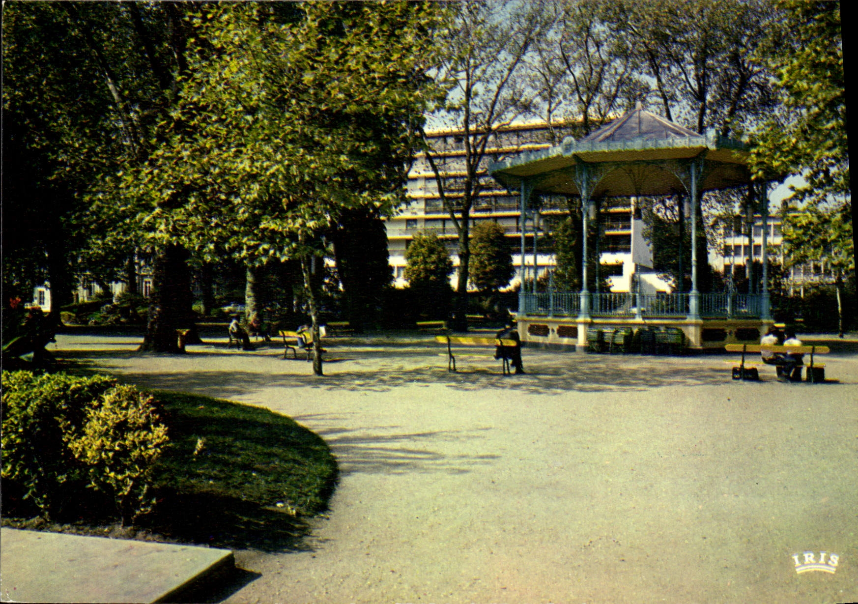CPA Charleville Mezieres Le Jardin et le Kiosque de la Gare 