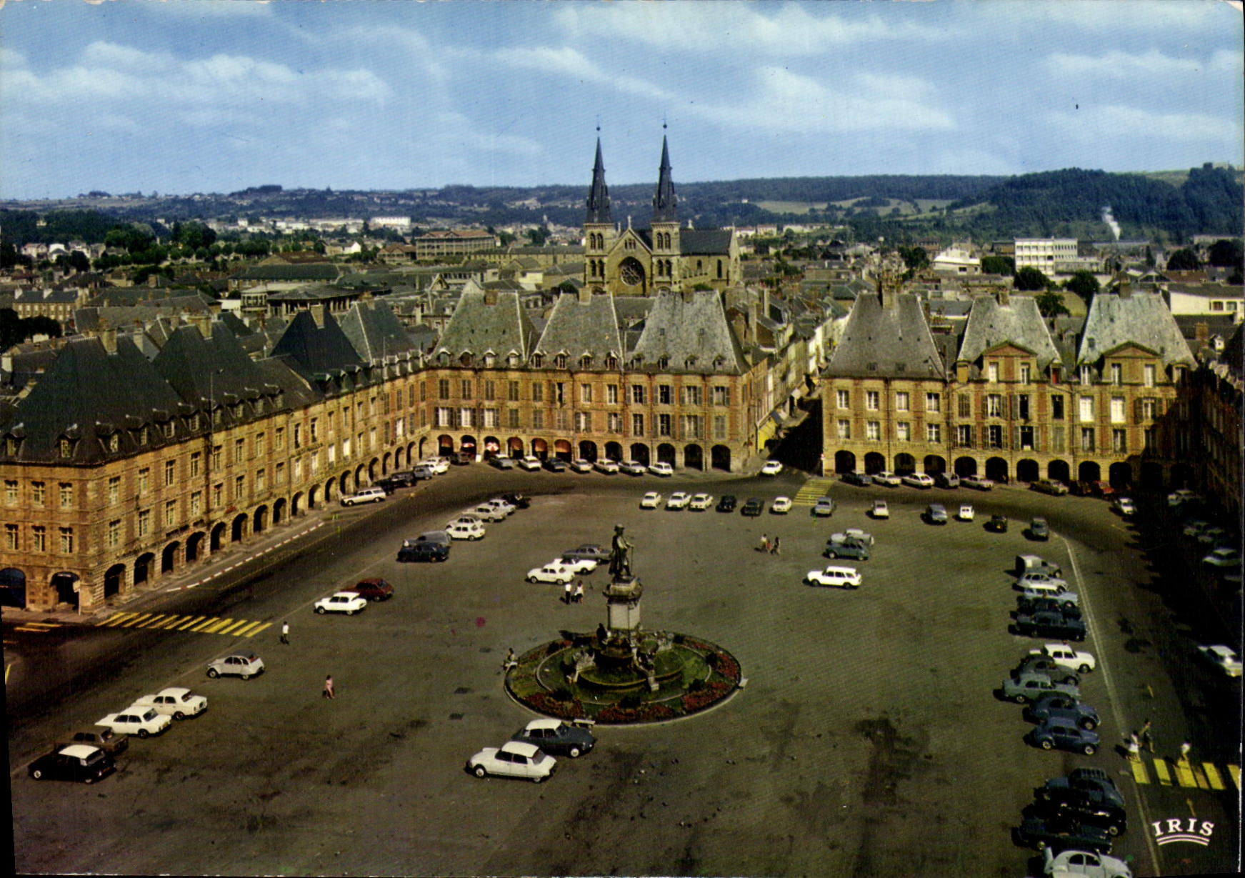 CPA Charleville Mezieres La Place Ducale 
