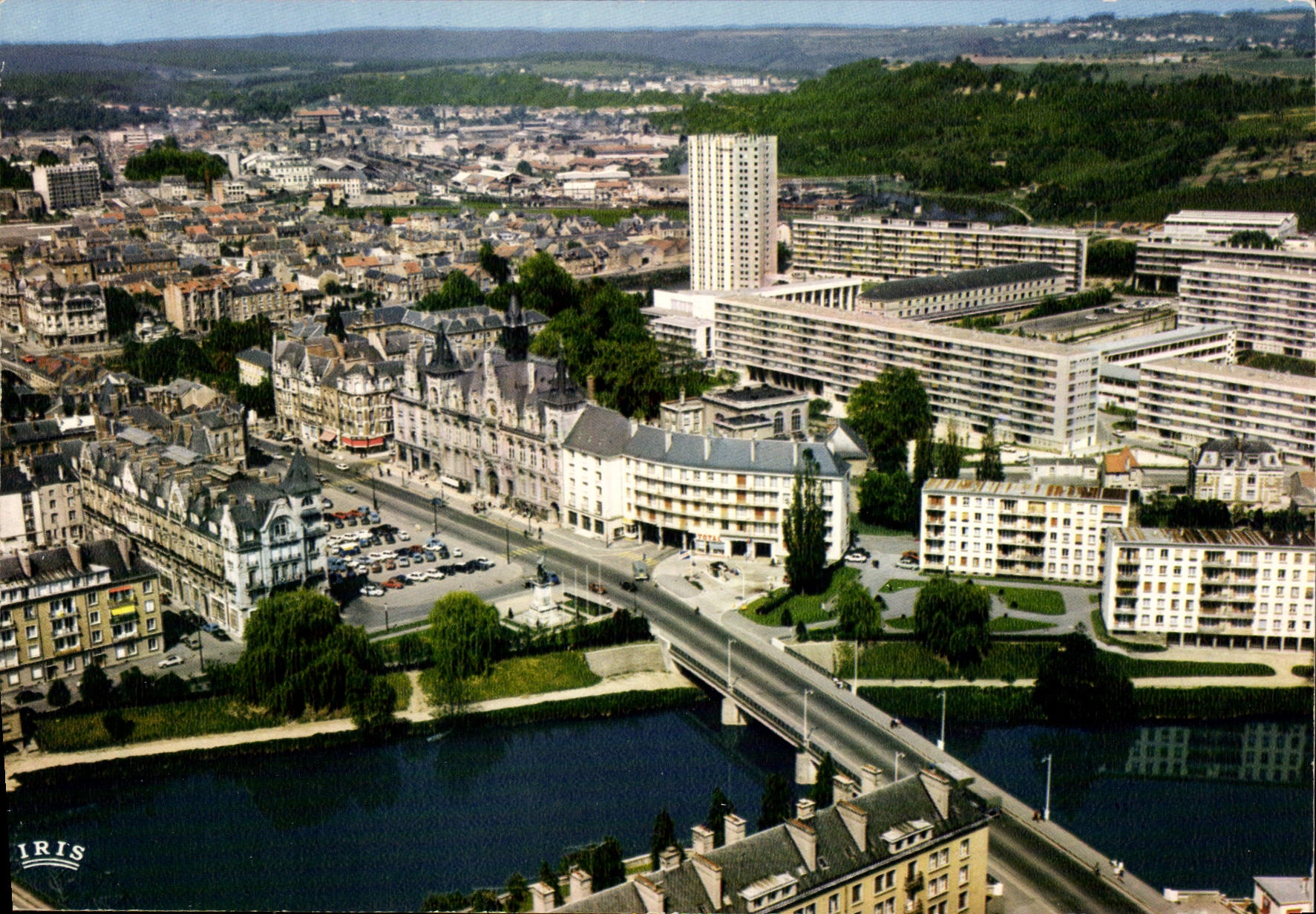 CPA Vue aerienne sur Charleville Mezieres Ardennes 