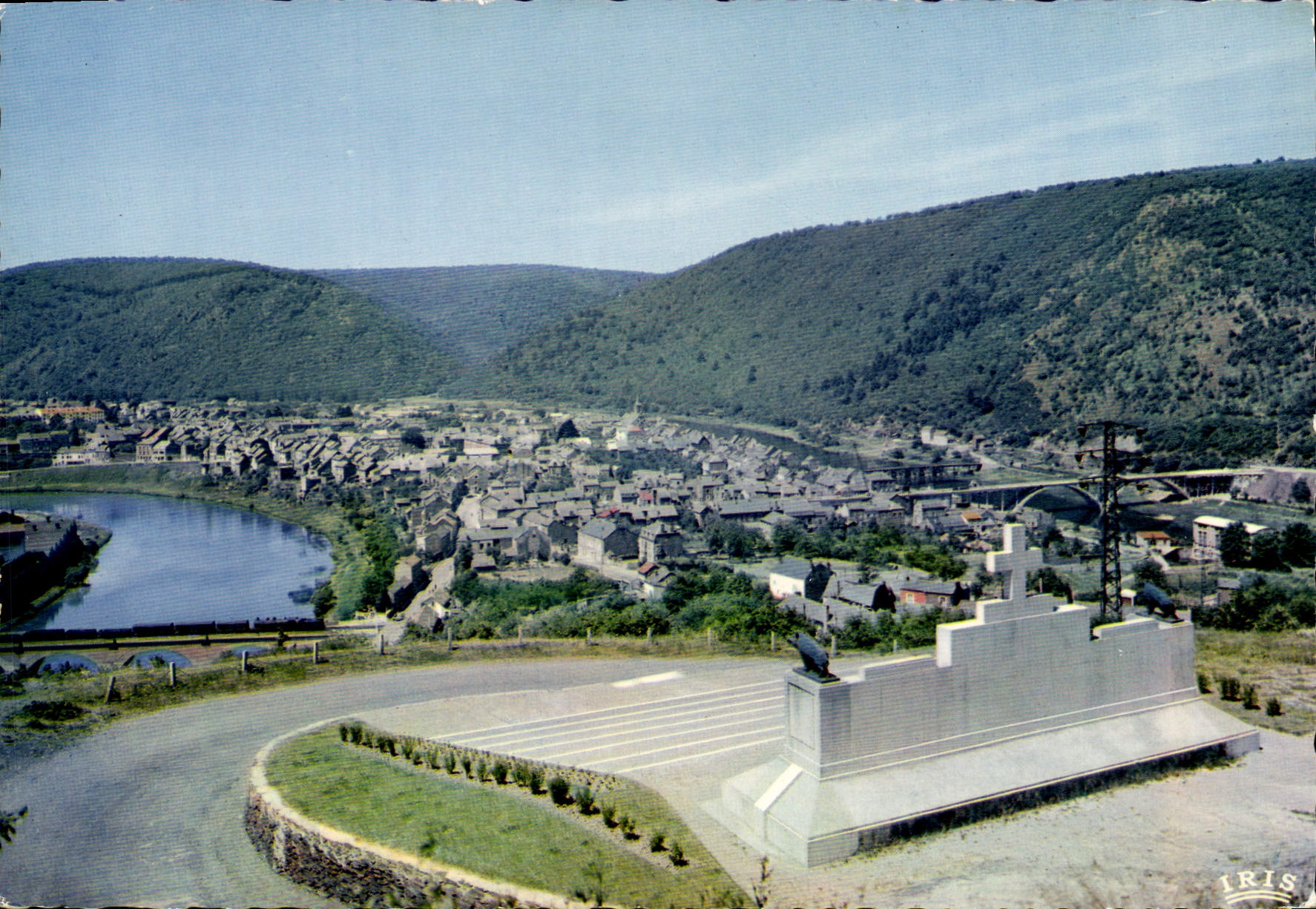 CPA Revin Vue prise du Monument des Manises
