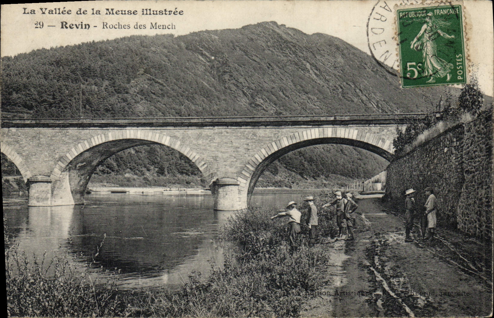 CPA Revin Roches des Mench 