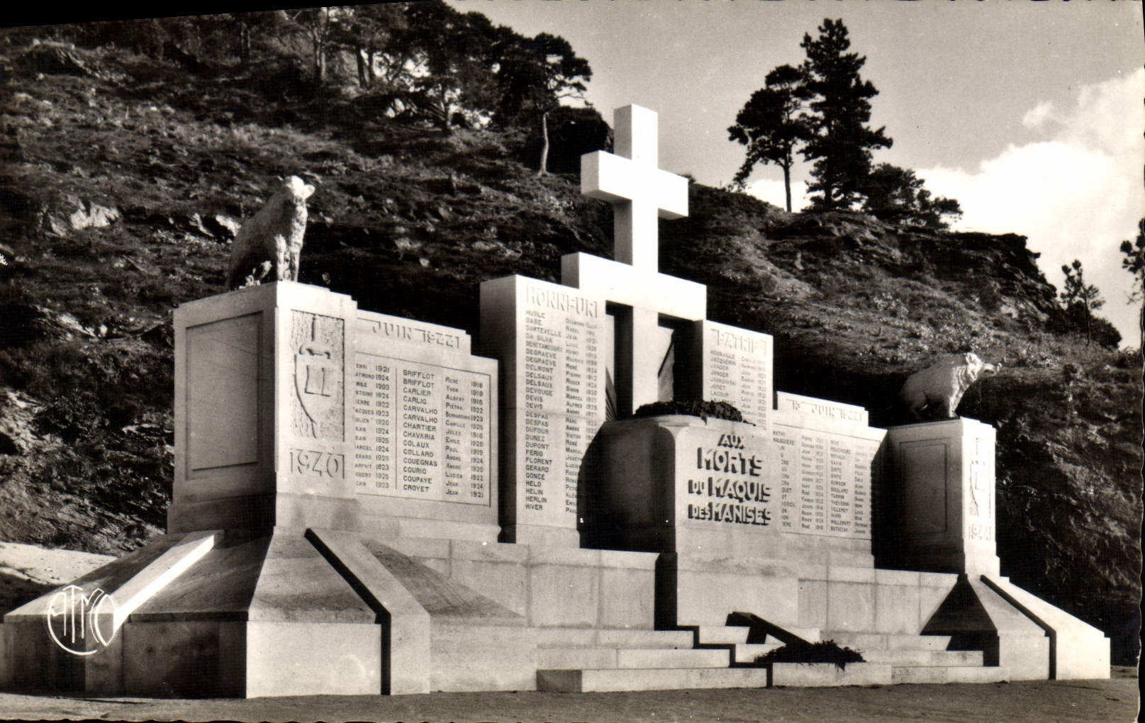 CPA Revin Ardennes Monument des Manises 