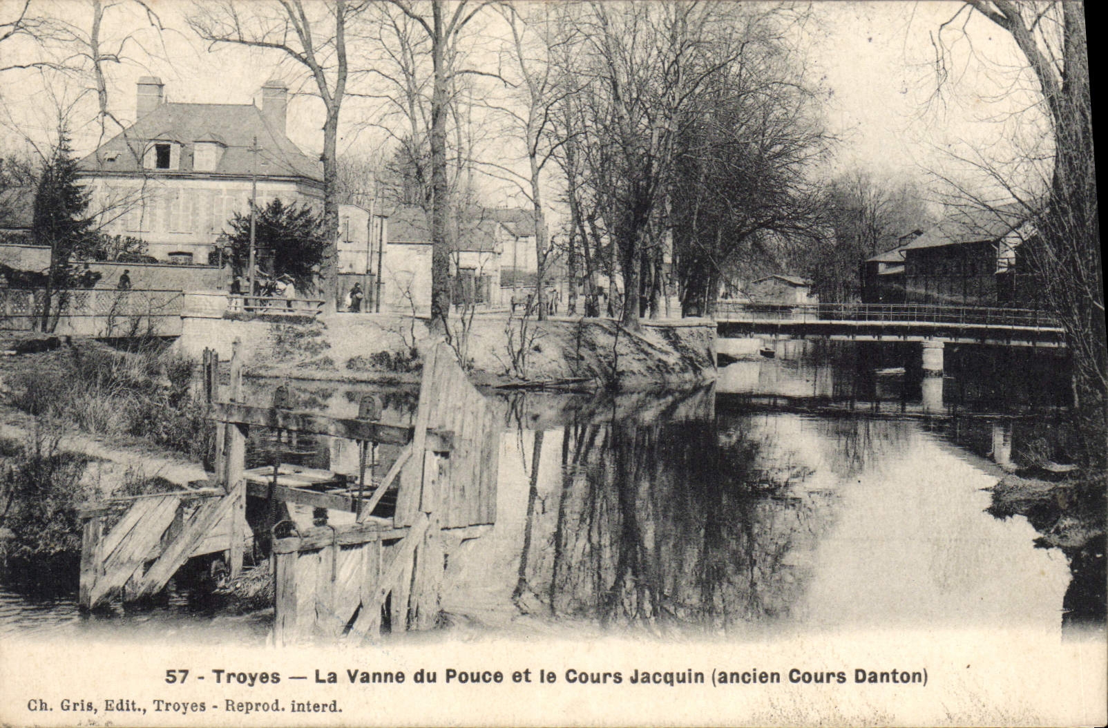 CPA Troyes La Vanne du Pouce et le Cours Jacquin