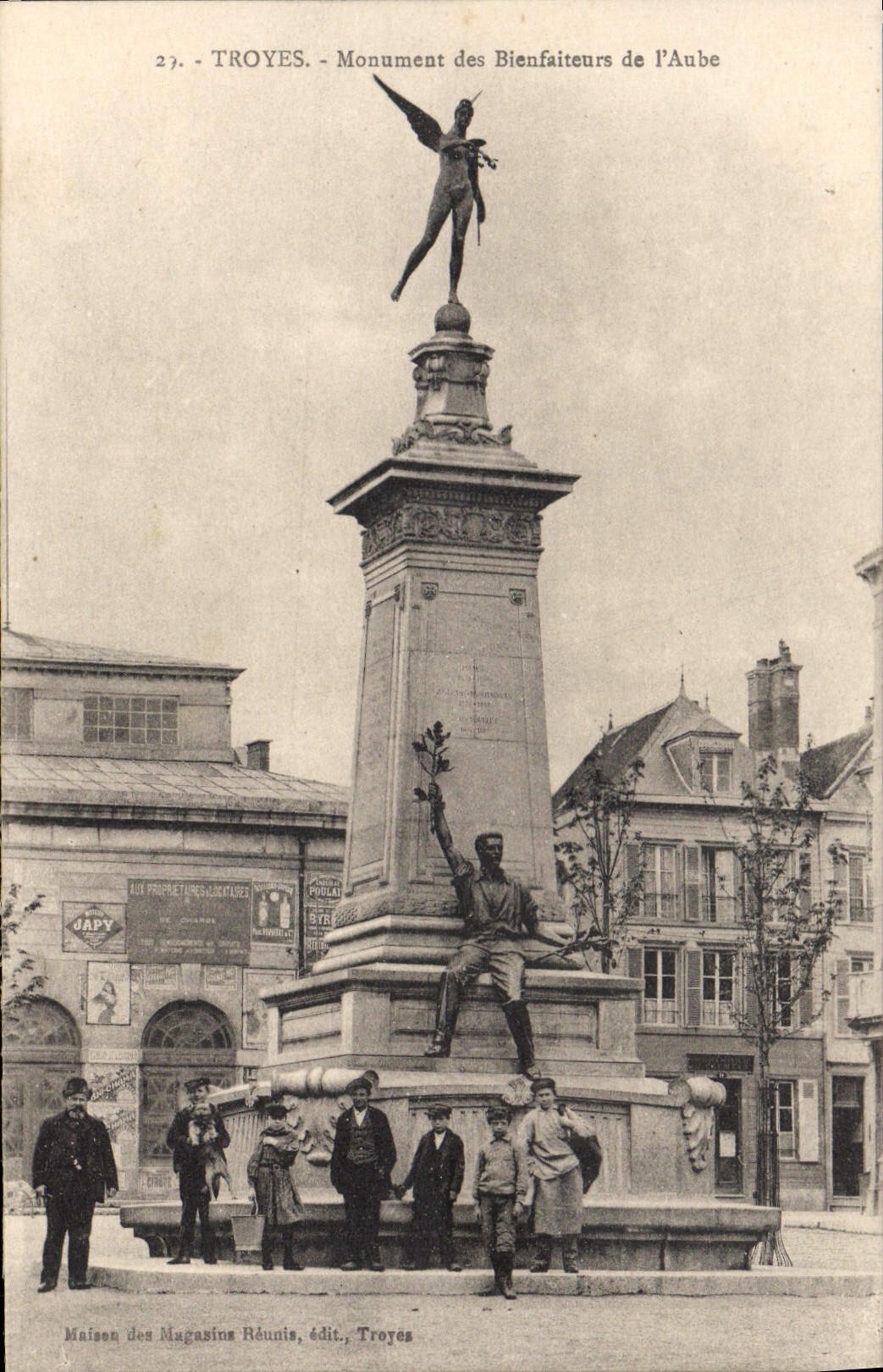 CPA Troyes Monument des Bienfaiteurs de l'Aube 