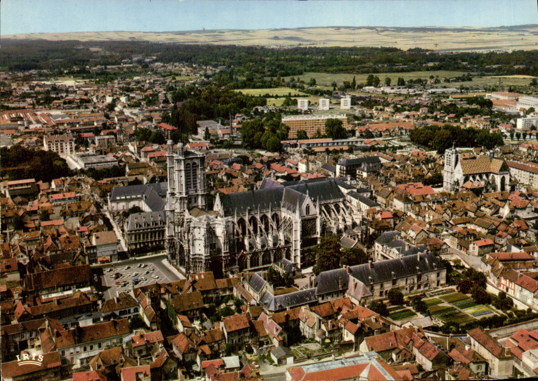 CPA Troyes Aube La Cathedrale Vue aerienne 