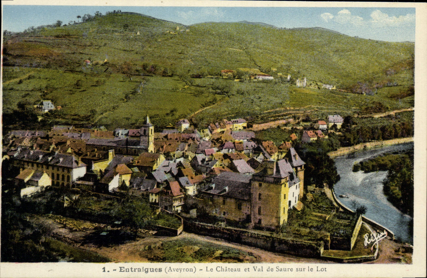 CPA Entraigues Aveyron Le Chateau et Val de Saure sur le Lot 