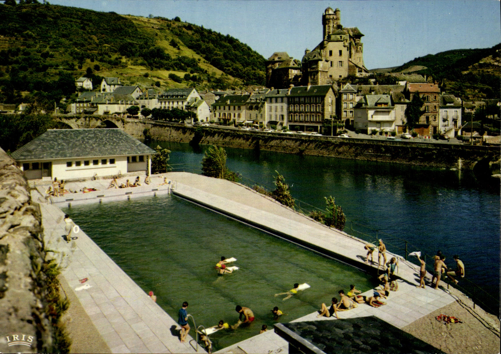 CPA Estaing Aveyron Les bords du Lot la piscine et le chateau