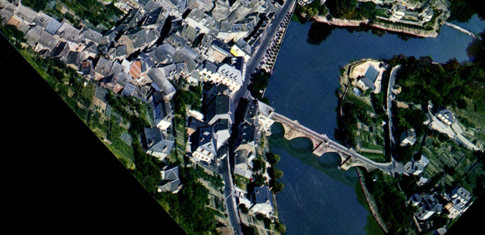 CPA Estaing Aveyron La vallee du Lot et vue generale