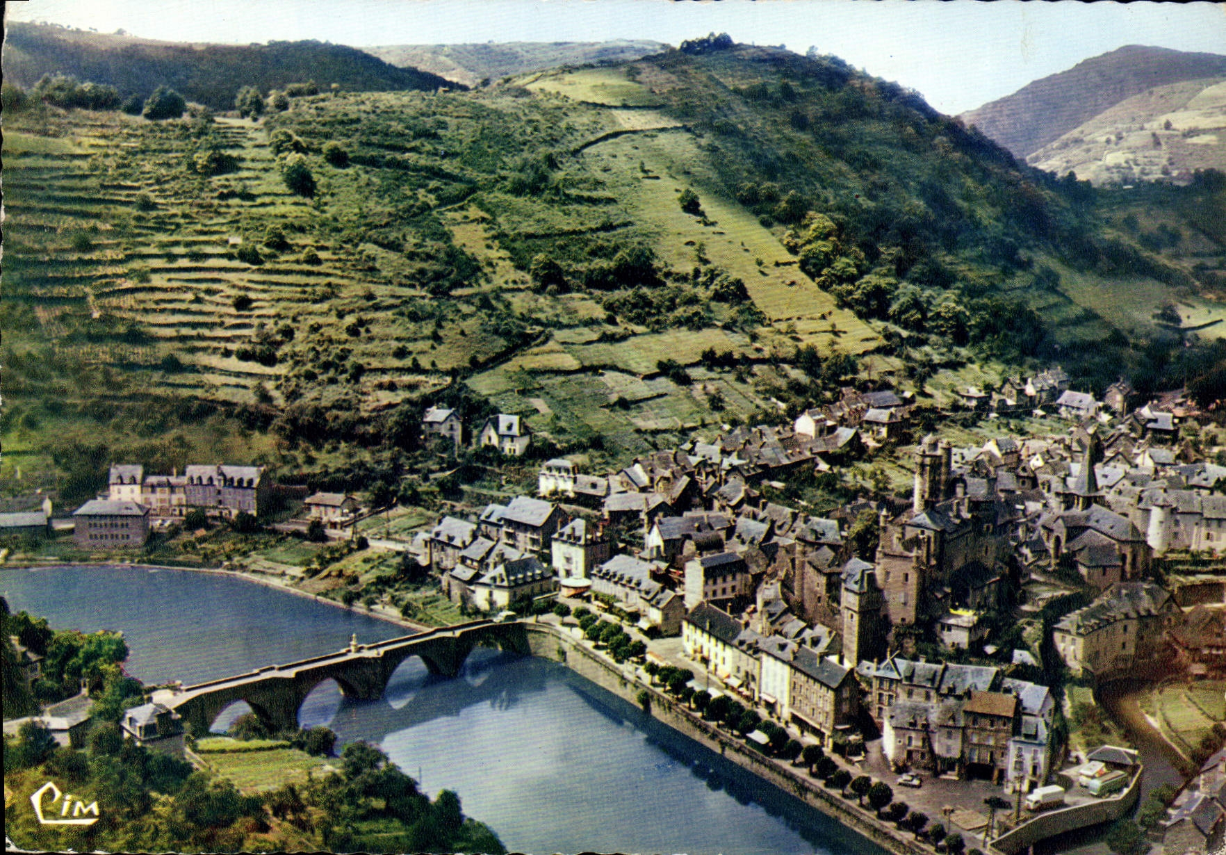 CPA Estaing Aveyron Vue generale aerienne