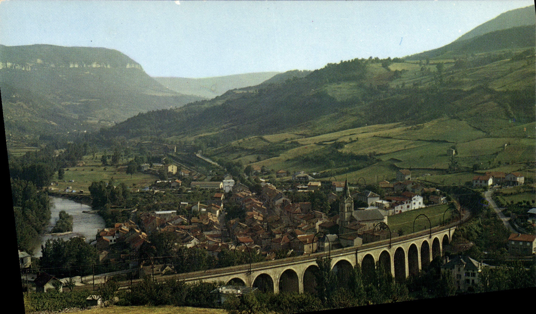 CPA Aguessac Aveyron Vue generale le Viaduc et le Tarn