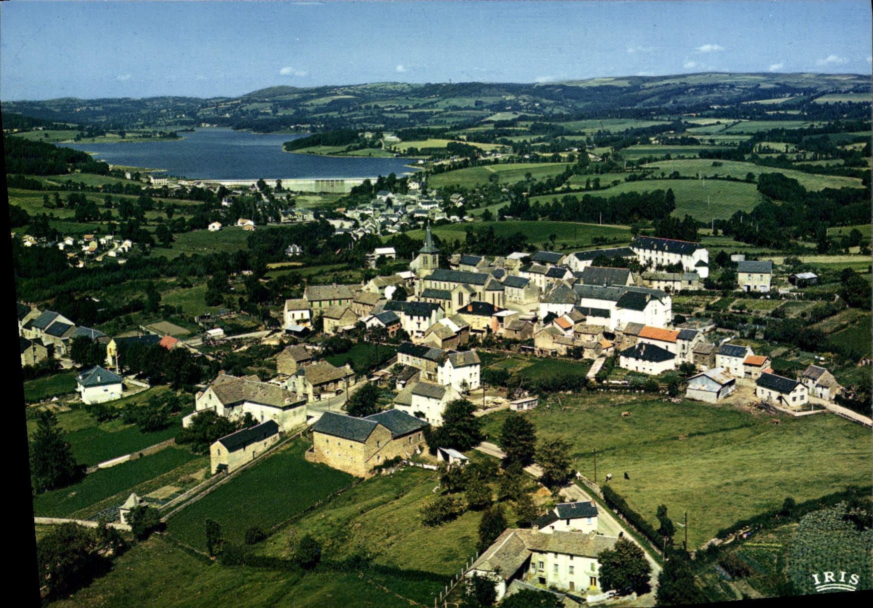 CPA Villefranche de Panat Aveyron Vue generale au premier plan La Besse