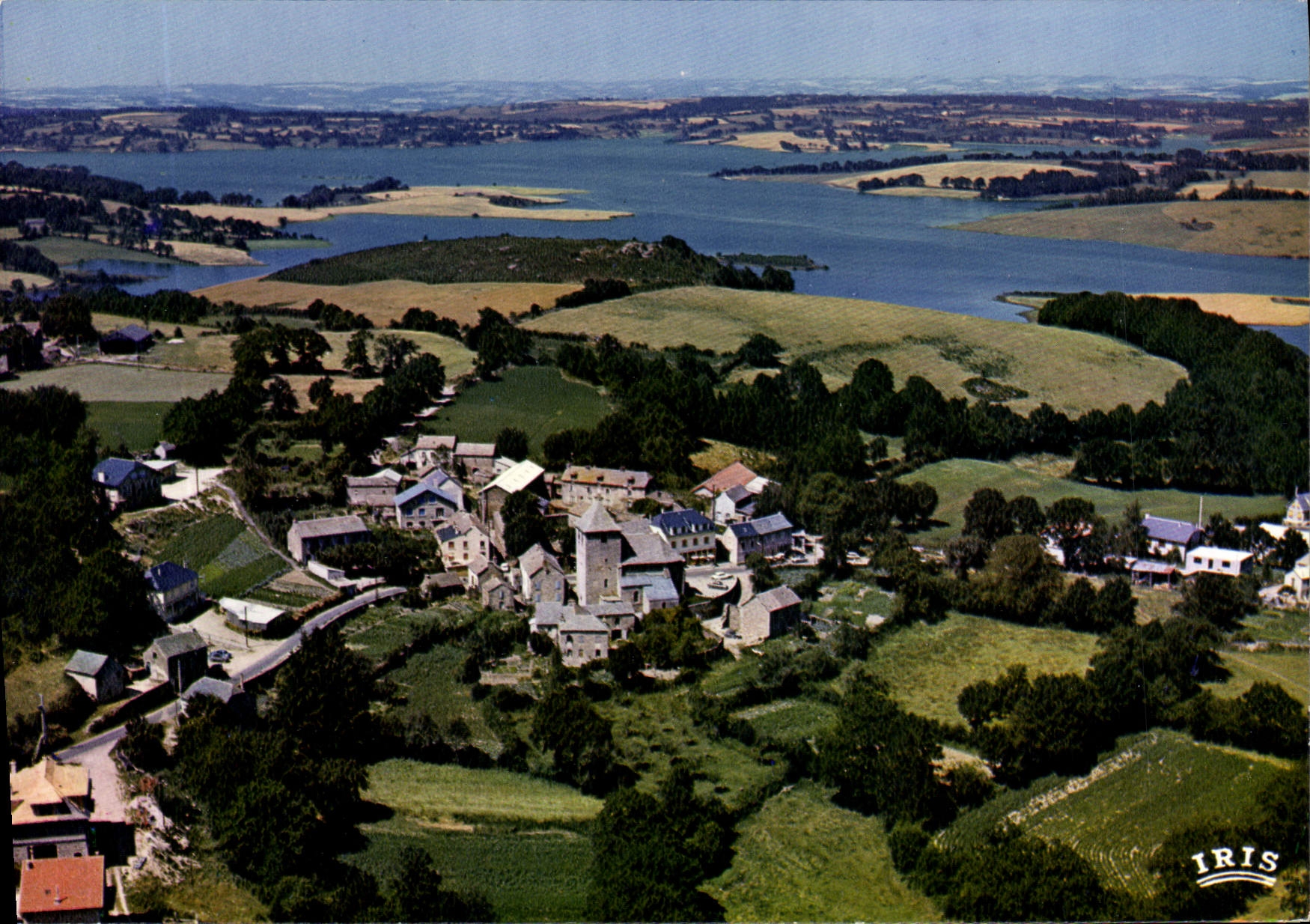 CPA L'Aveyron vu du Ciel Pareloup Salles Curan Reservoir de Pareloup Au premier plan Saint Martin de