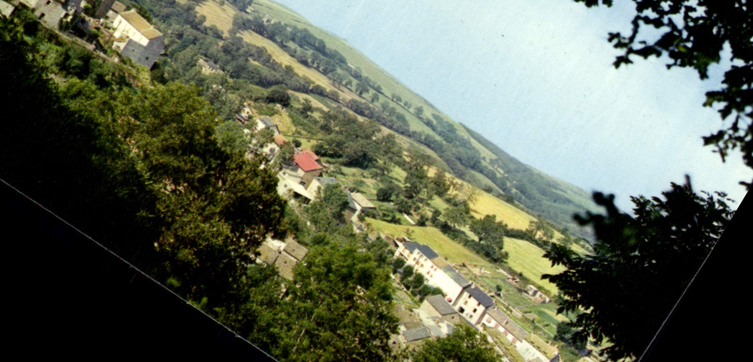 CPA Segur Aveyron L'Eglise et vue partielle