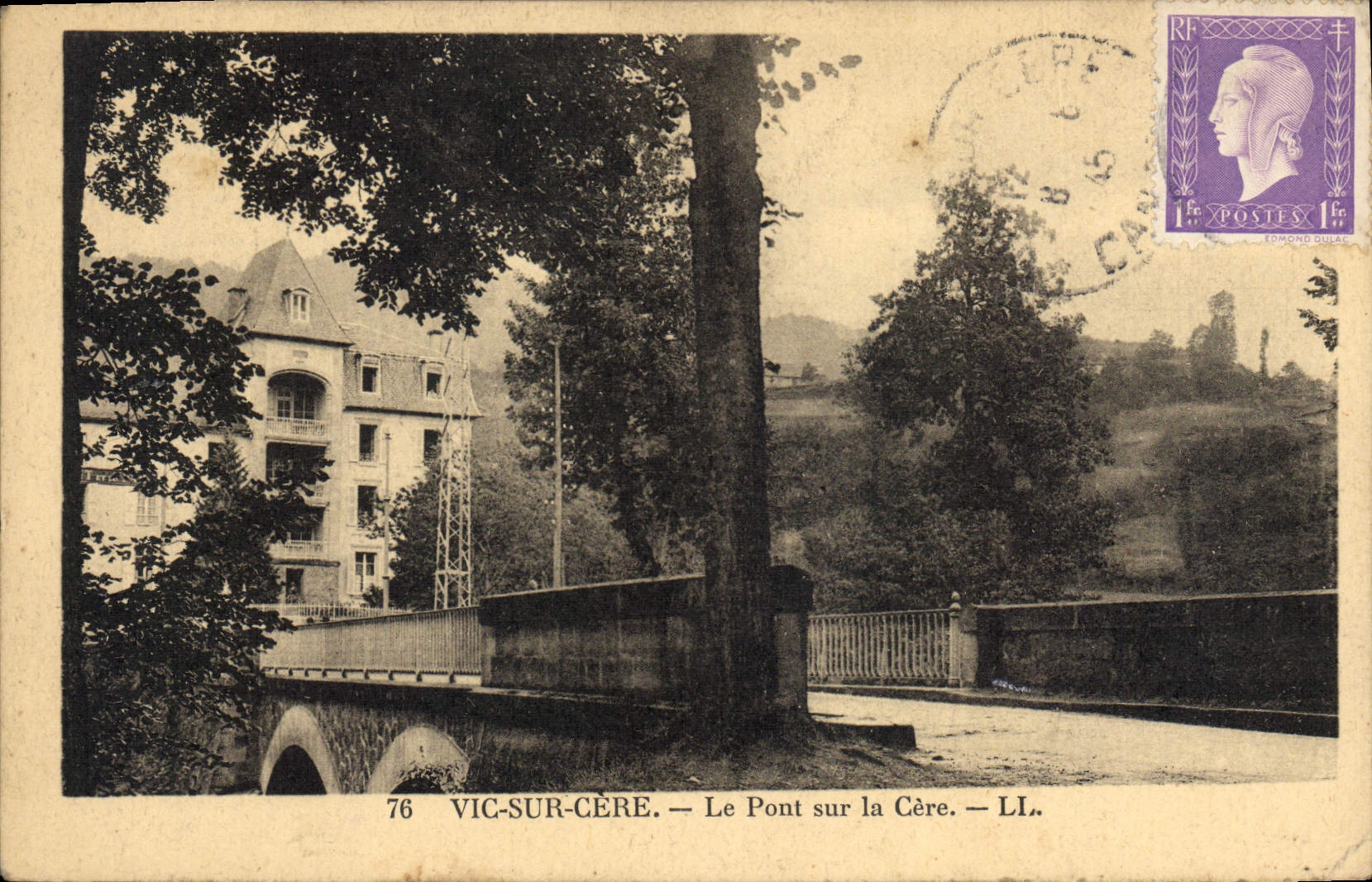 CPA Vic sur Cere Le Pont sur la Cere