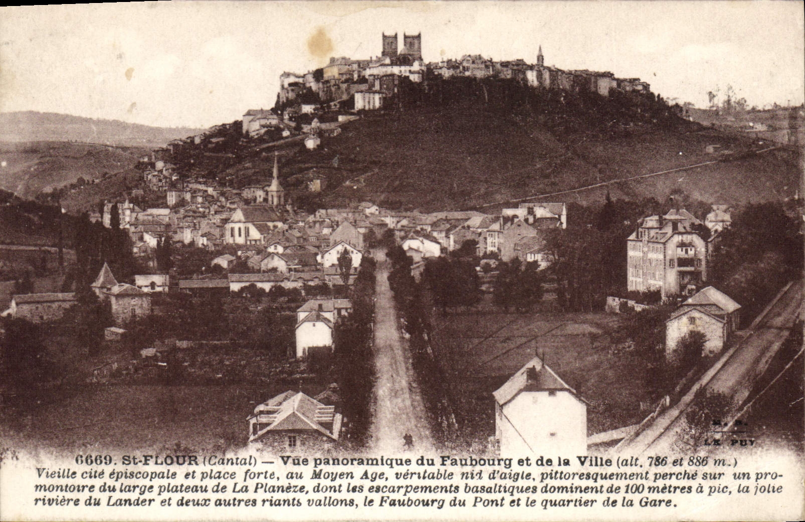 CPA St Flour Cantal Vue panoramique du Foubourg et de la Ville 