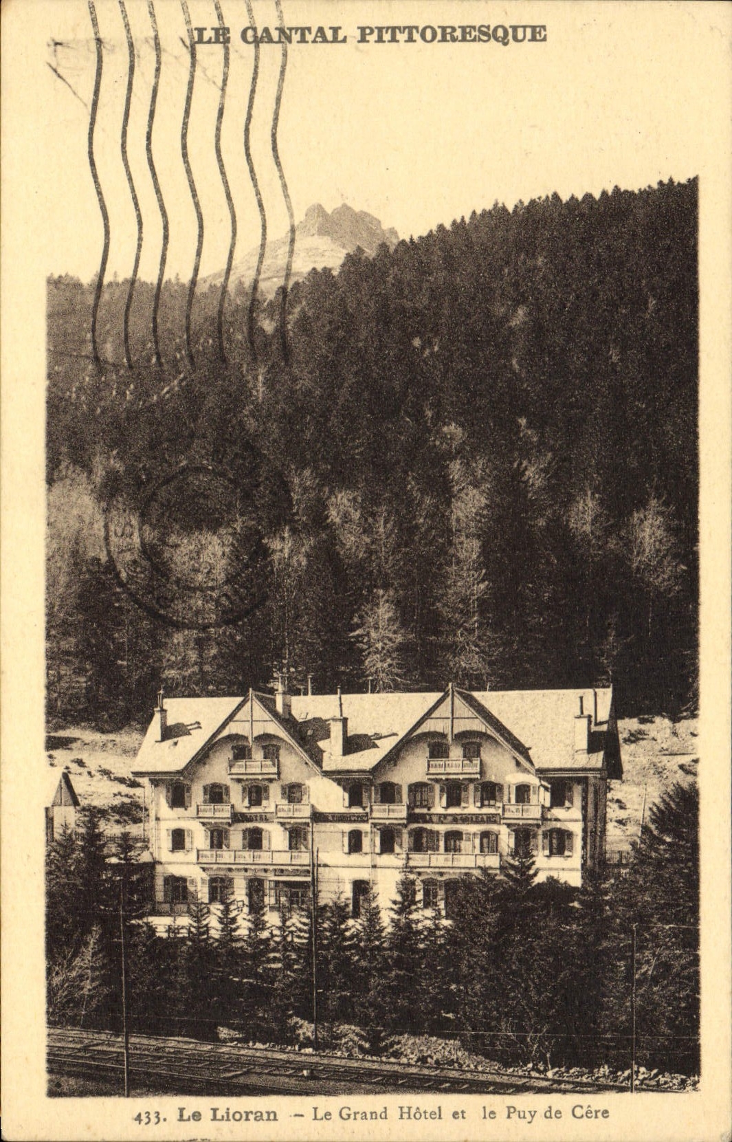 CPA Le Lioran Le Grand Hotel et le Puy de Cere