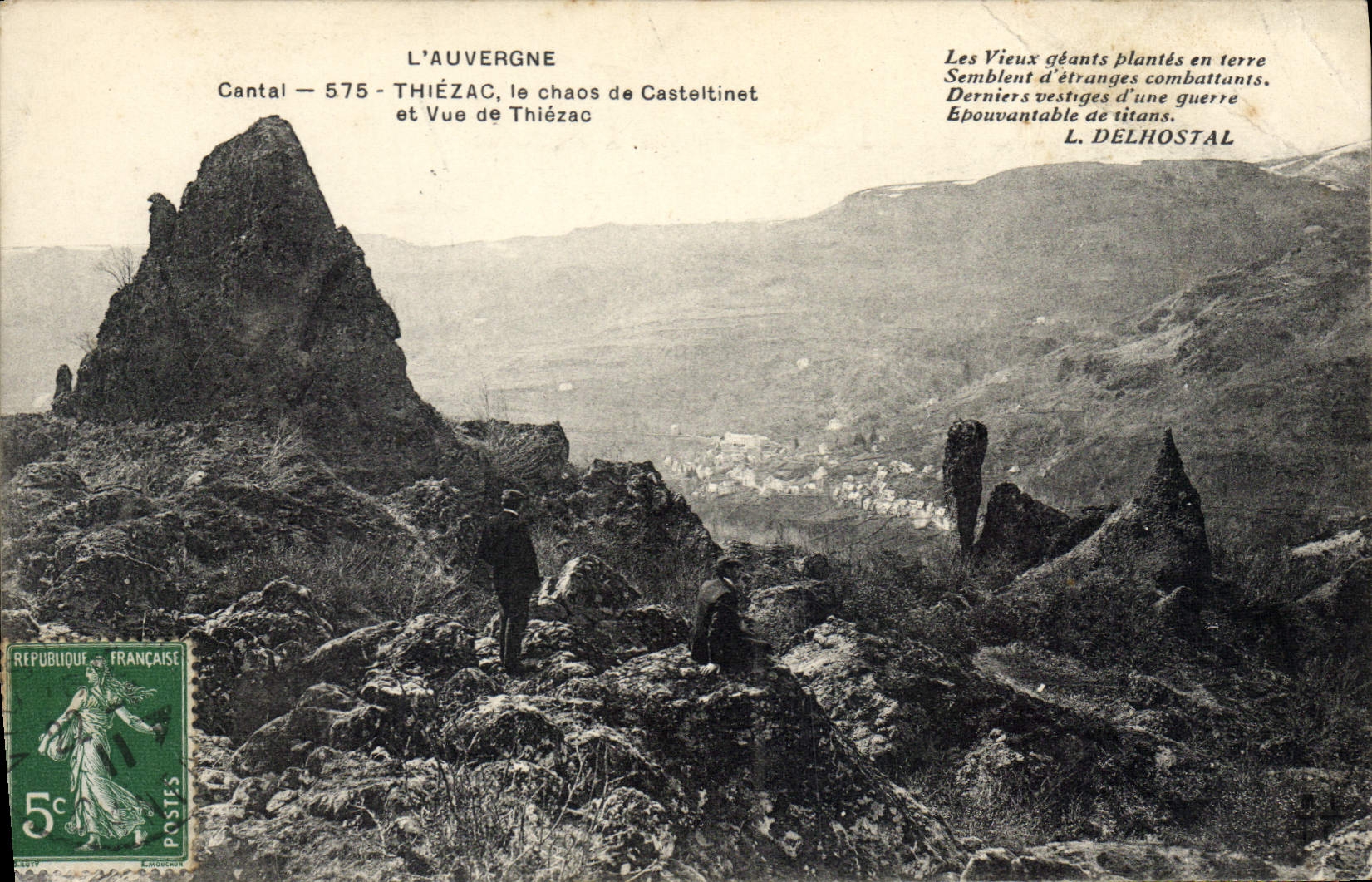 CPA L'Auvergne Cantal Thiezac le chaos de Casteltinet et Vue de Thiezac 