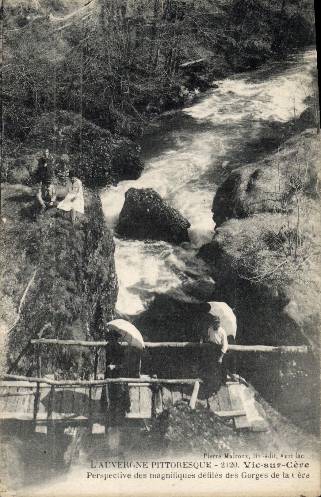 CPA L'Auvergne Pittoresque Vic sur Cere Perspective des Magnifiques defiles des Gorges de la Cera
