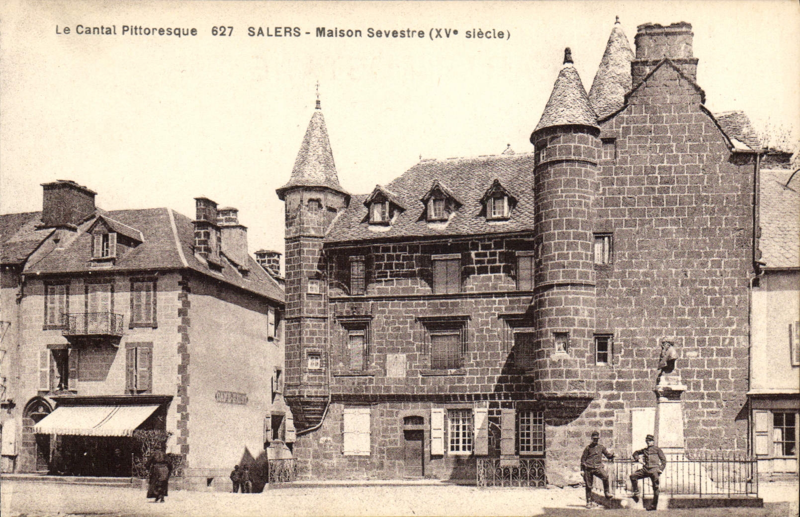 CPA Le Cantal Pittoresque Salers Maison Sevestre 