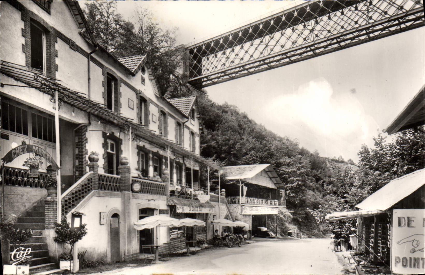CPA Viaduc de s Fades Hotel du Viaduc Brocard proprietaire Gare Les Fades