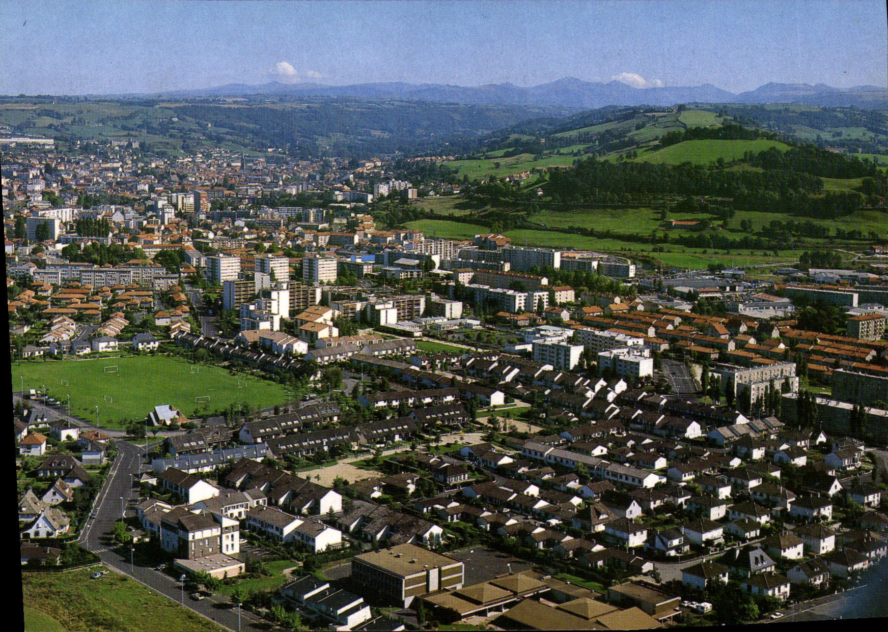 CPA Images de France Cantal Aurillac Vue generale