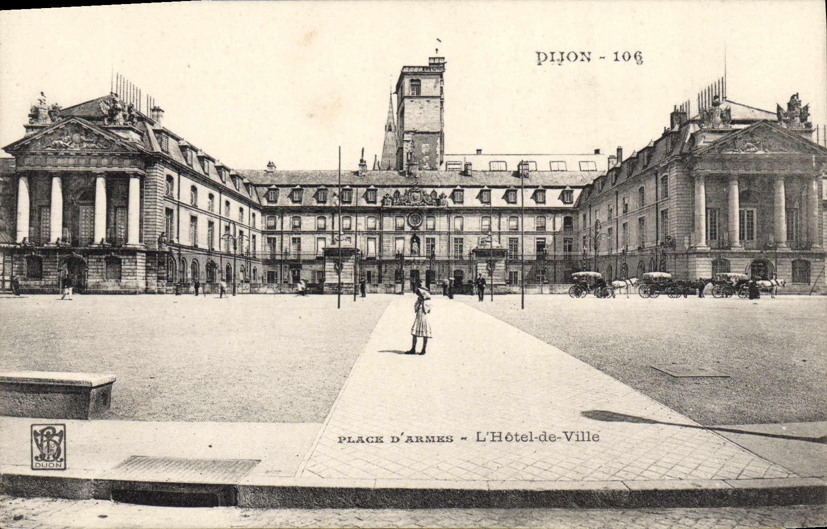 CPA DIJON place d'armes Hôtel de Ville