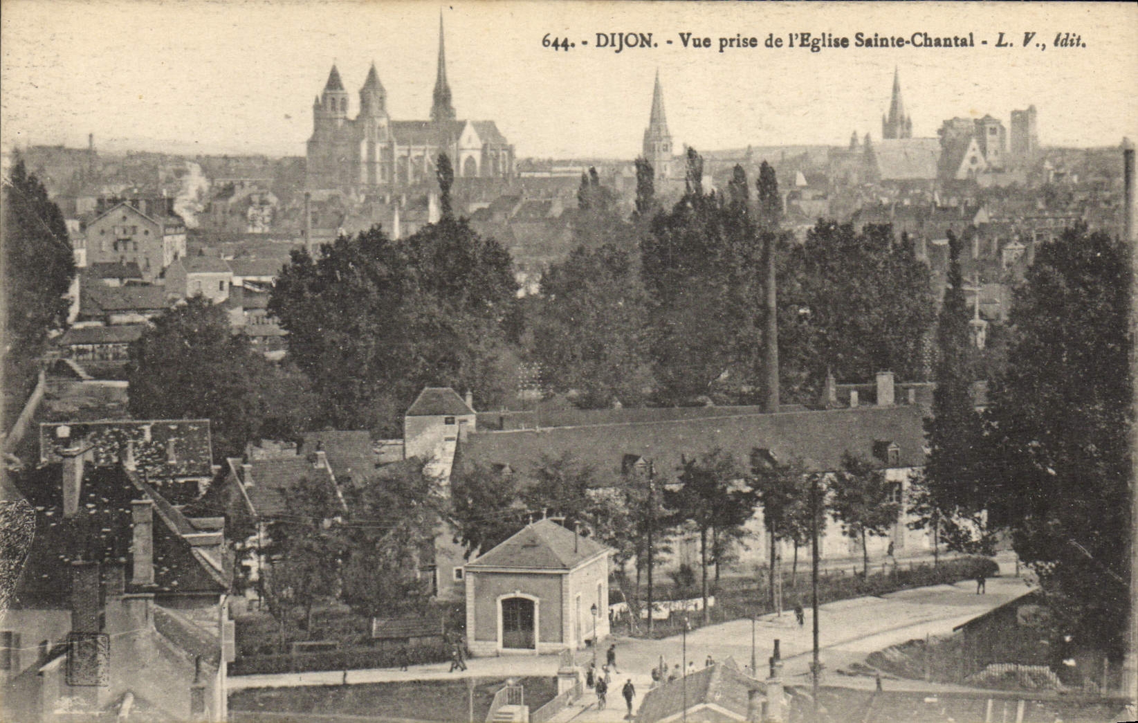 CPA DIJON vue générale prise de l'église Sainte-Chantal