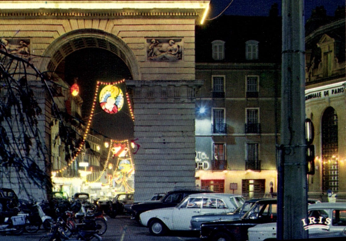 CPSM DIJON illuminations de la Porte Guillaume