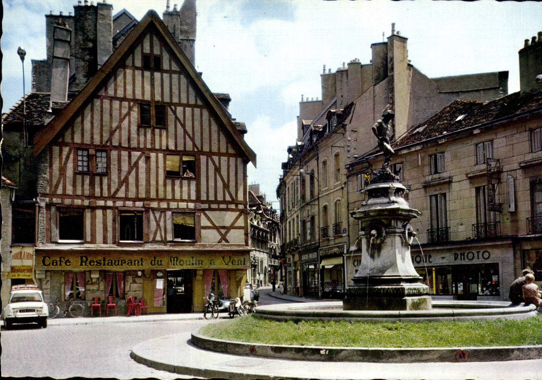 CPSM DIJON place Rude rue des forges