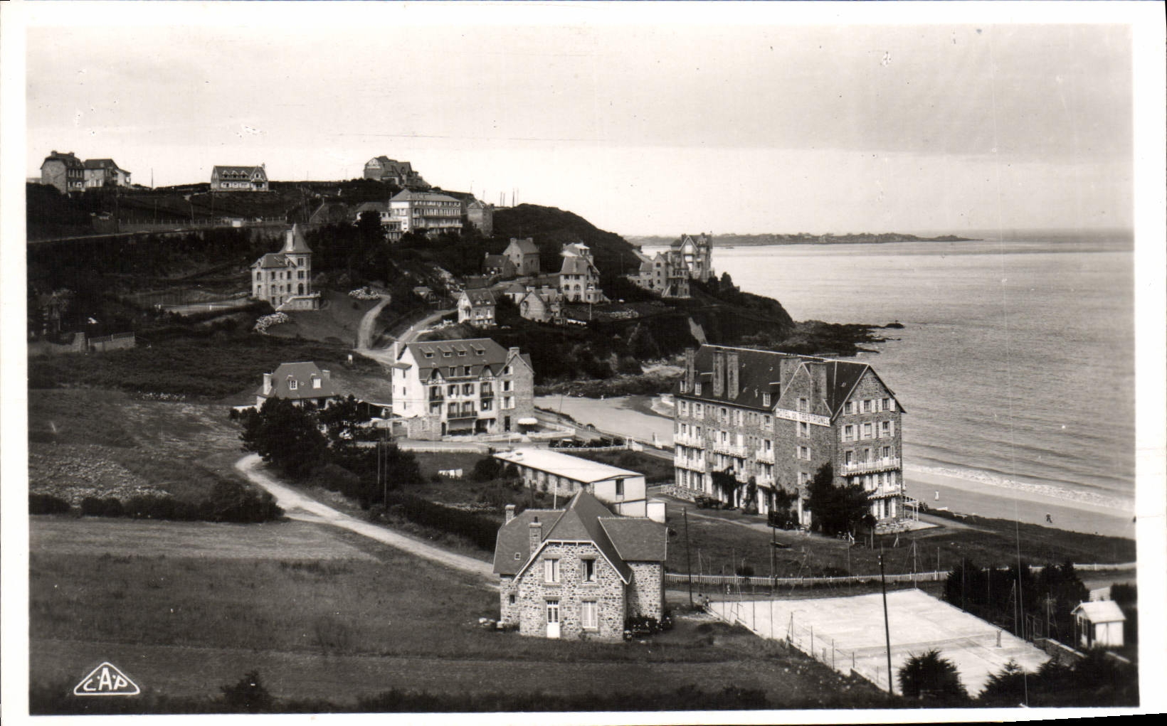 CPA PERROS-GUIRREC plage de Trestrignel Hôtels