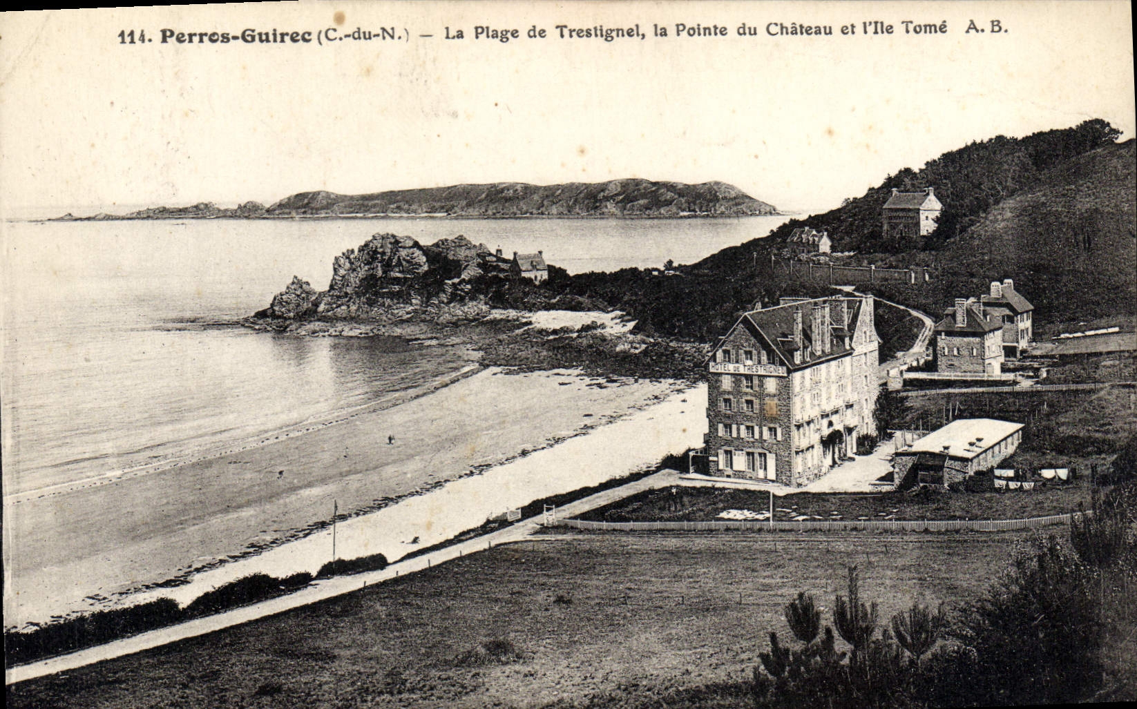 CPA PERROS-GUIRREC plage de Trestrignel château Tomé