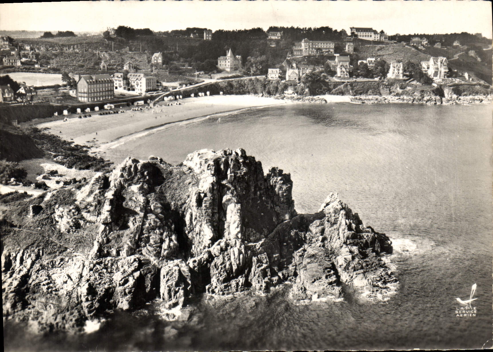 CPSM PERROS-GUIRREC plage de Trestrignel château