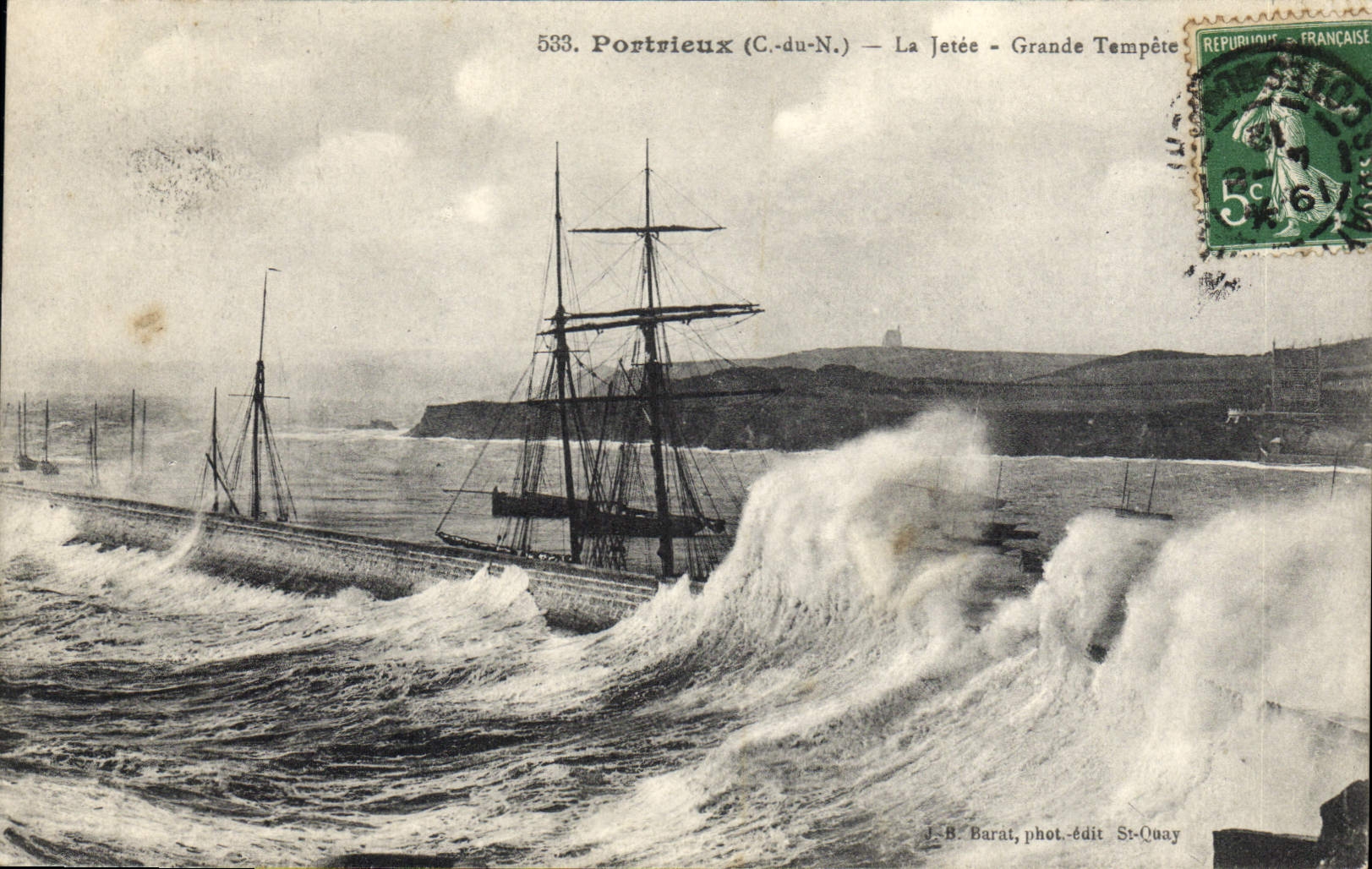 CPA SAINT-QUAI-PORTRIEUX Port grande tempête jetée
