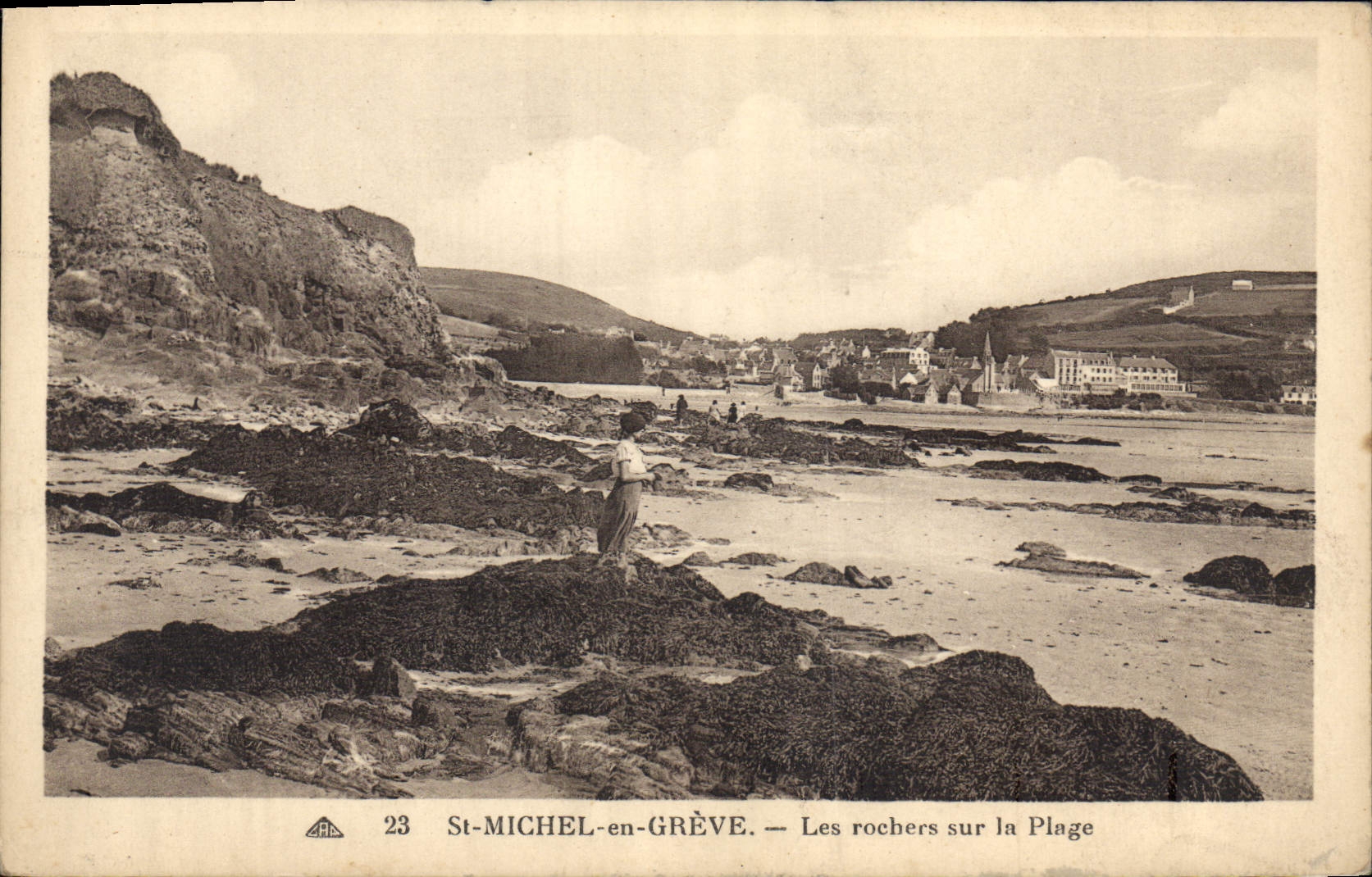 CPA SAINT-MICHEL-en-GREVE plage