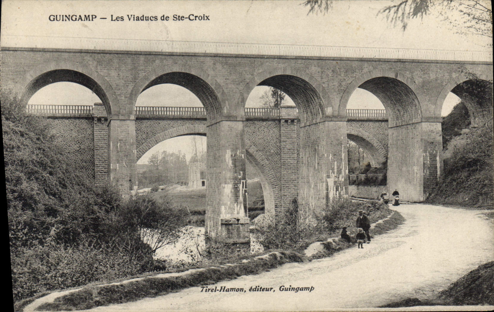 CPA GUINGAMP viaducs de Sainte-Croix