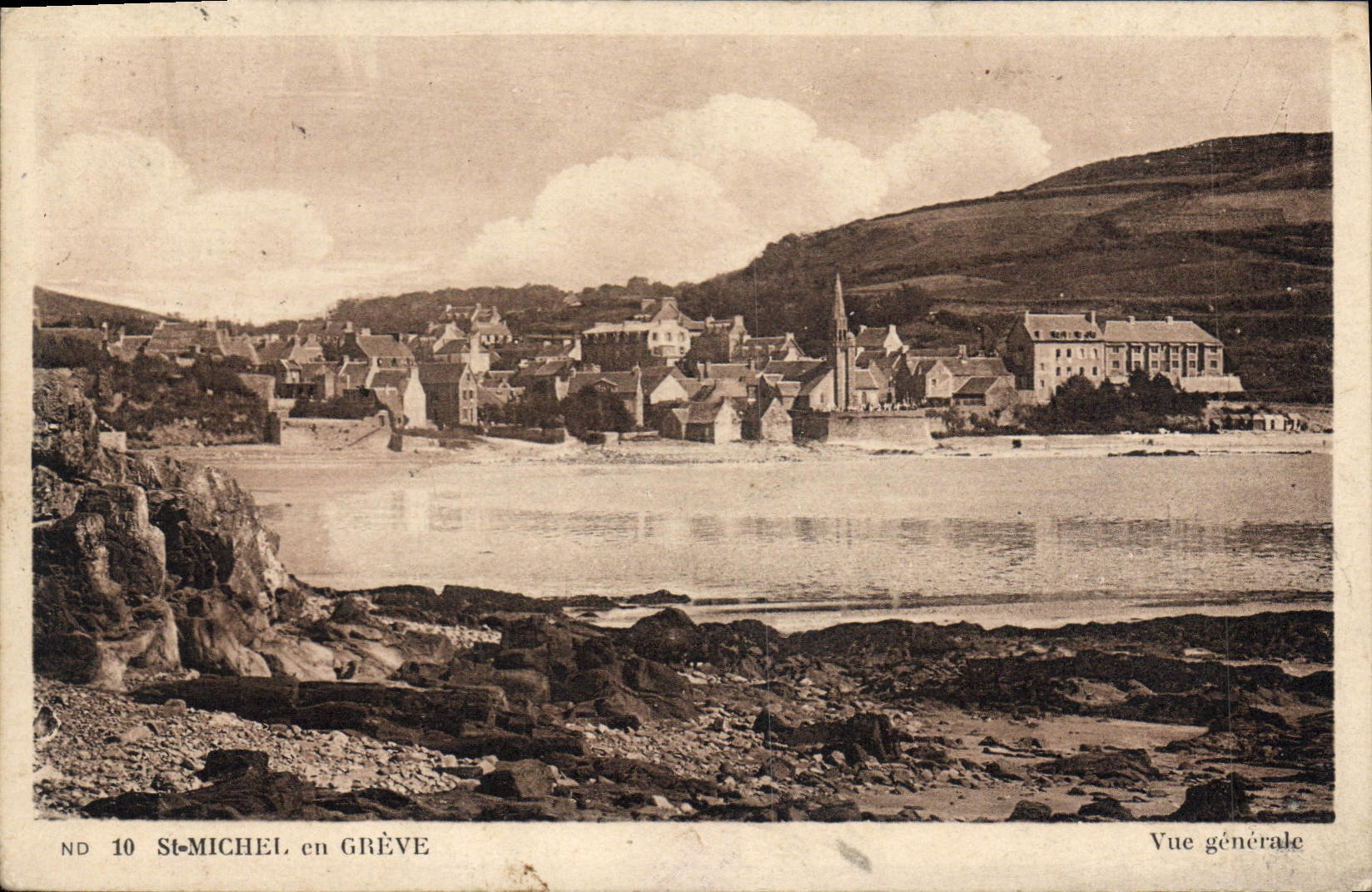 CPA SAINT-MICHEL-en-GREVE vue générale