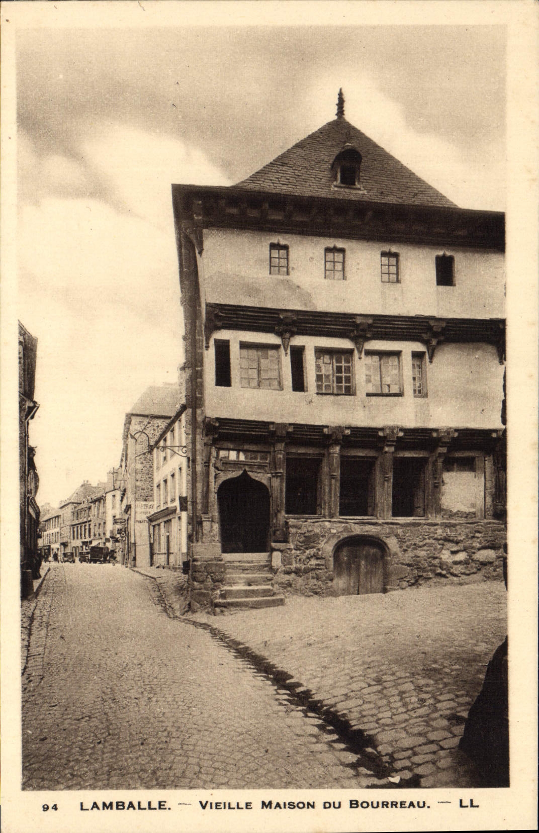 CPA LAMBALLE maison du bourreau