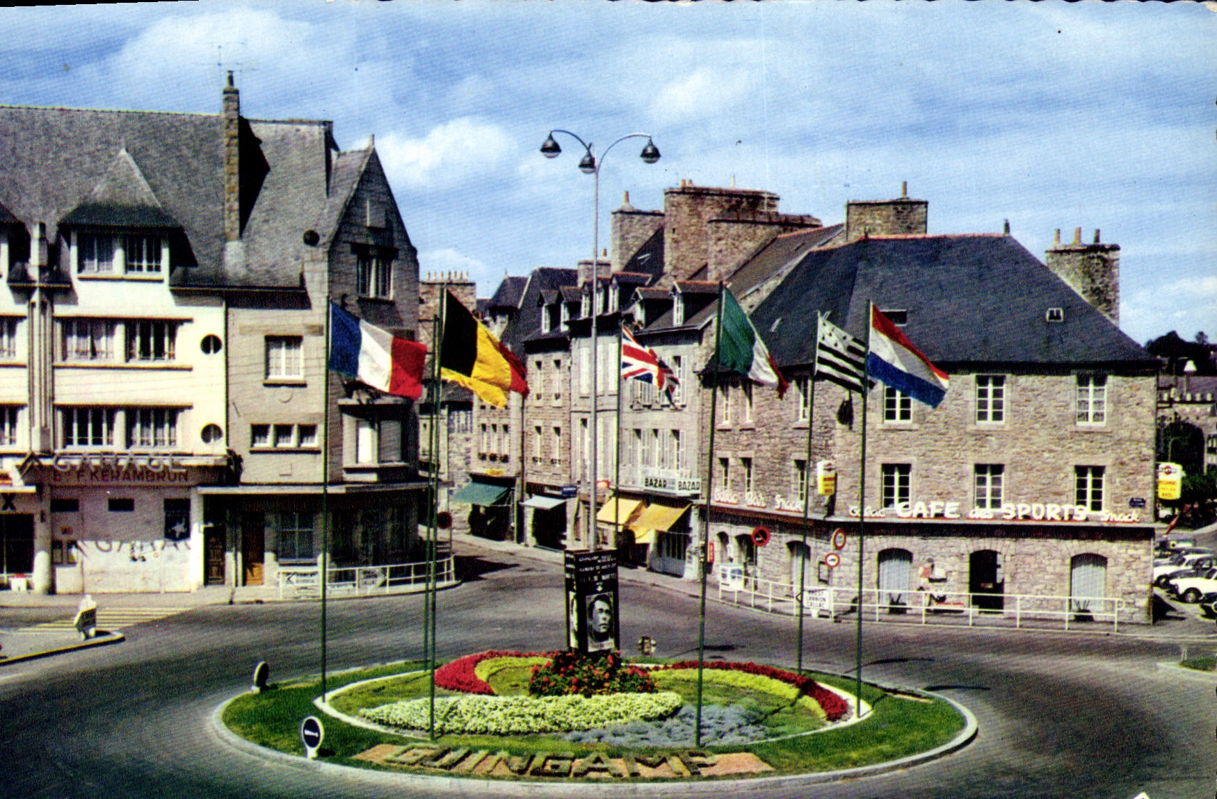 CPSM GUINGAMP rond-point