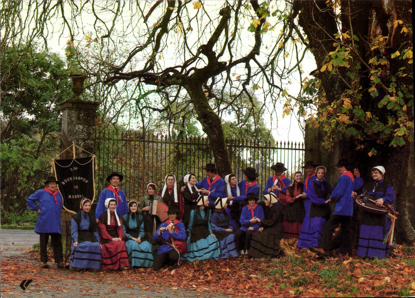 CPSM groupe folklorique LOU BOUERADOUR de MARSAC