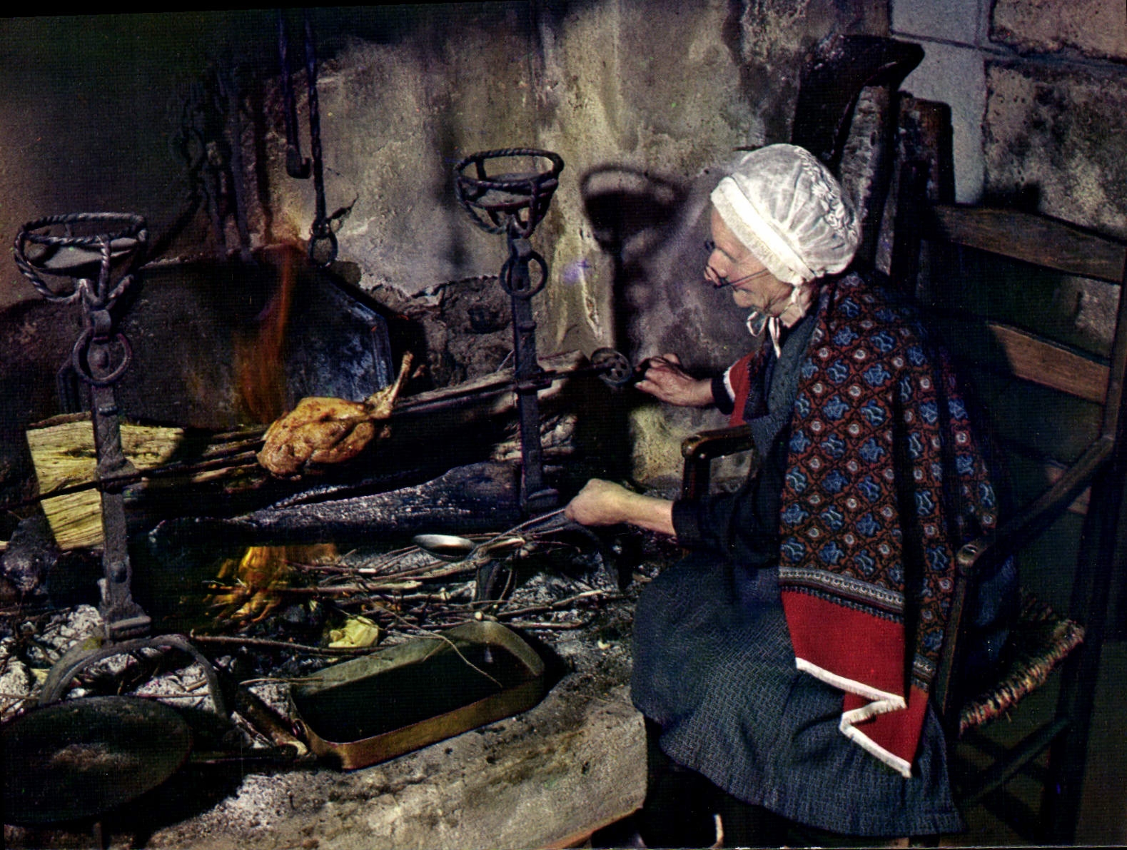 CPSM AUBUSSON vieux tapissier Folklore Marchois feu de bois