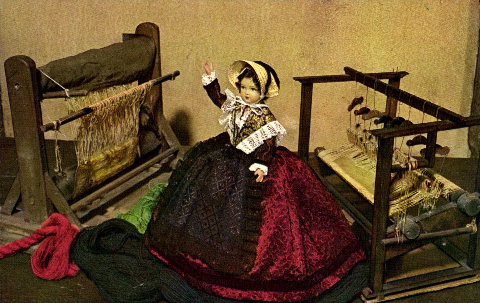 CPSM AUBUSSON vieux tapissier Folklore poupée ancienne