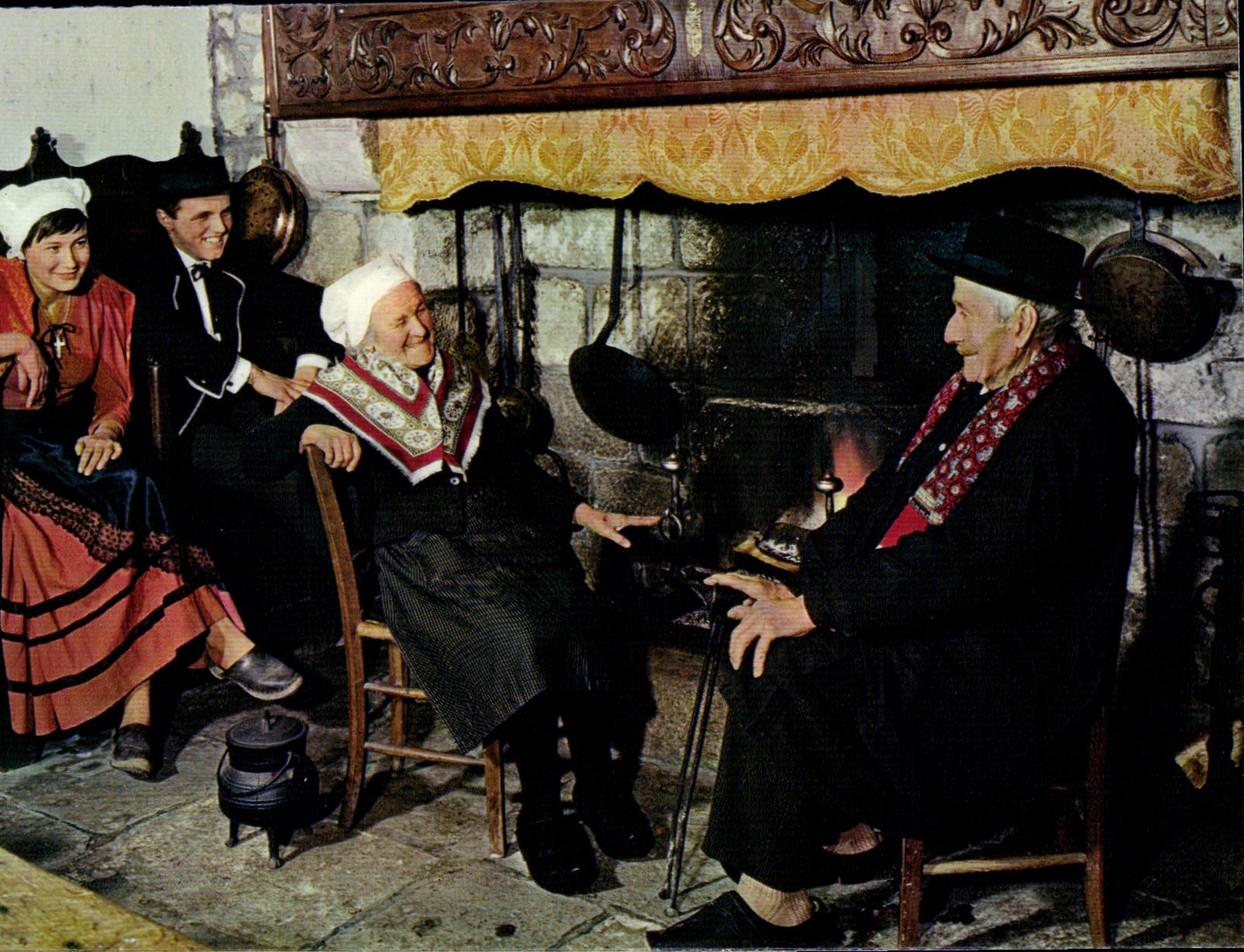 CPSM pays Marchois la veillée châtaignes grillées folklore