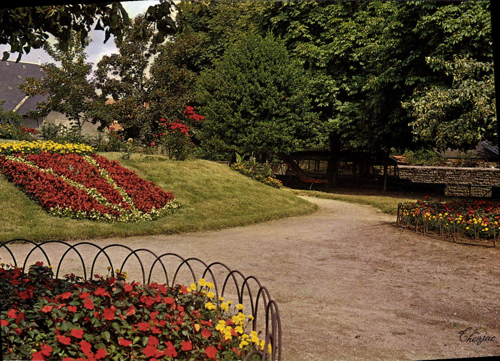 CPSM CHENERAILLES jardin public
