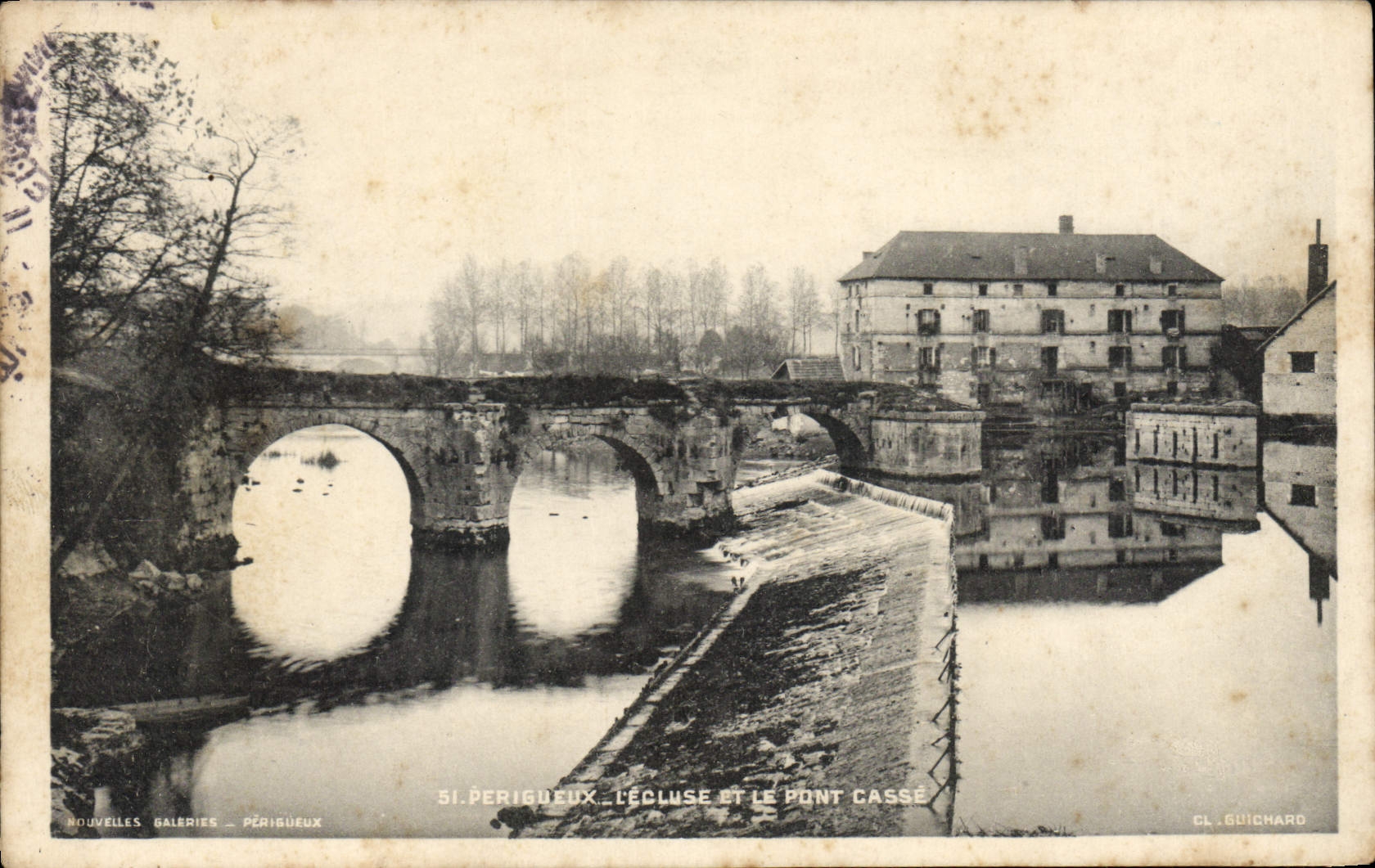 CPA PERIGUEUX écluse et pont cassé
