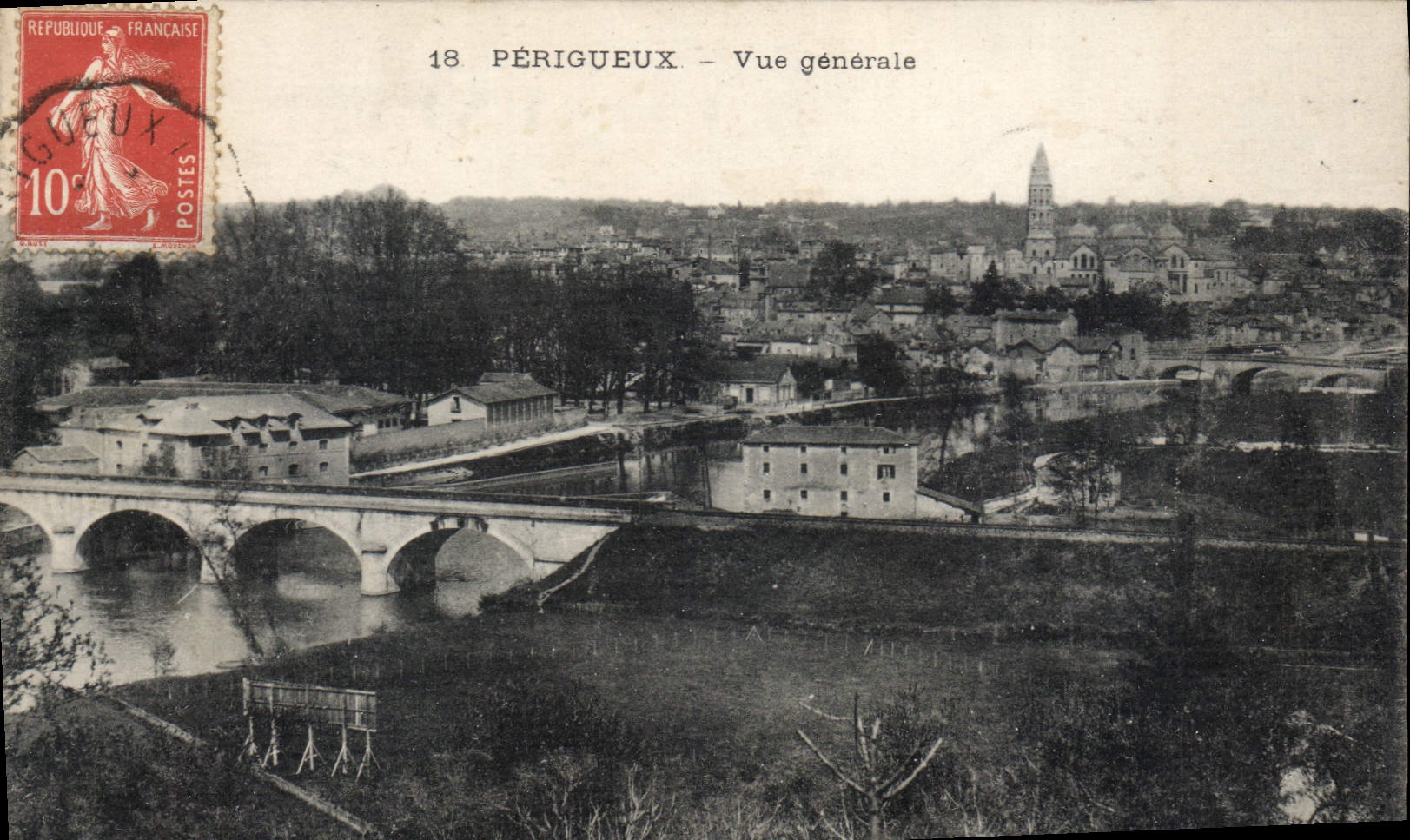 CPA PERIGUEUX vue générale