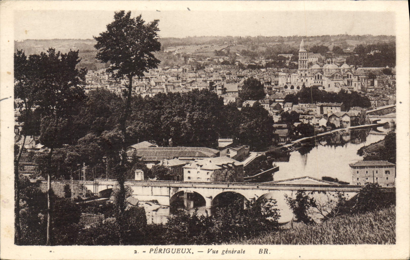 CPA PERIGUEUX vue générale