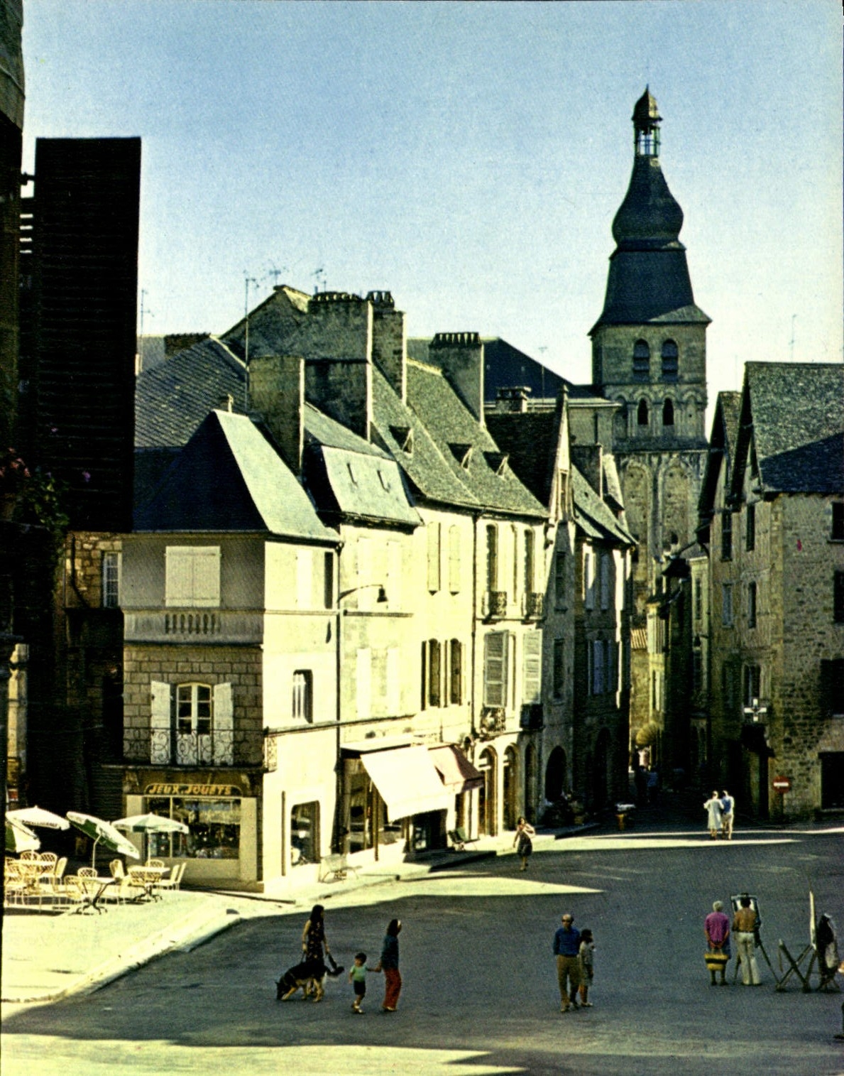 CPSM SARLAT place de la Liberté clocher cathédrale Saint-Sacerdos