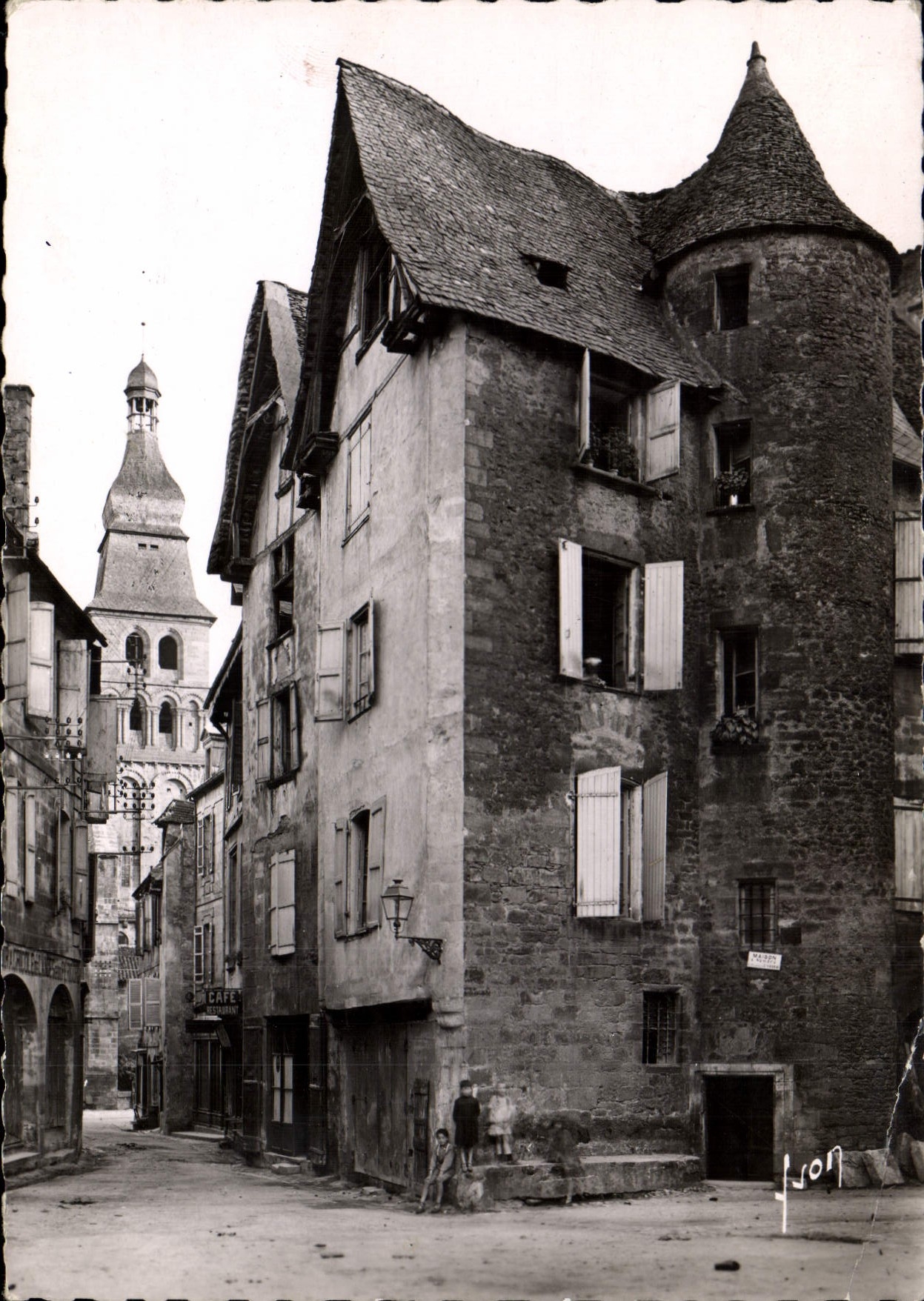 CPSM SARLAT rue de la Liberté