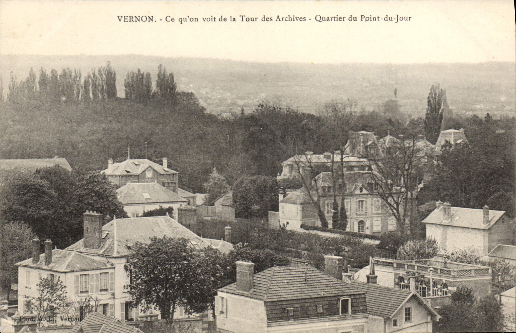CPA Vernon Ce Quon Voit De La Tour Des Archives Quartier Du Point Du Jour