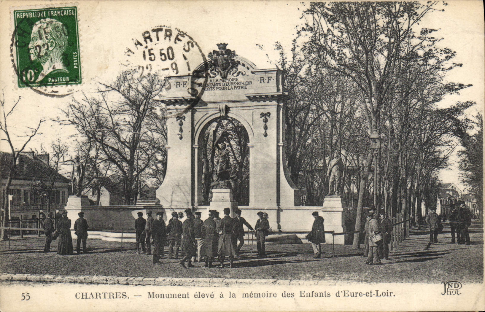 CPA Chartres Monument Eleve A La Memoire